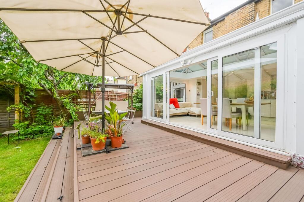2 bed 1st Floor Flat for rent in Wood Green. From Foxtons - Wood Green
