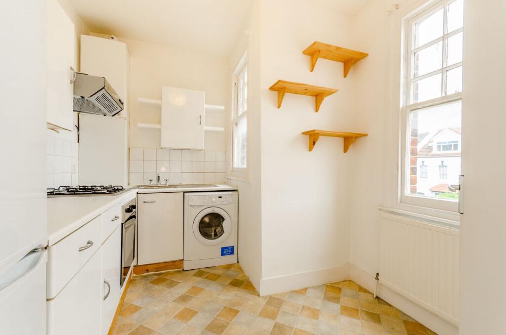 2 bed 1st Floor Flat for rent in London. From Foxtons - Wood Green