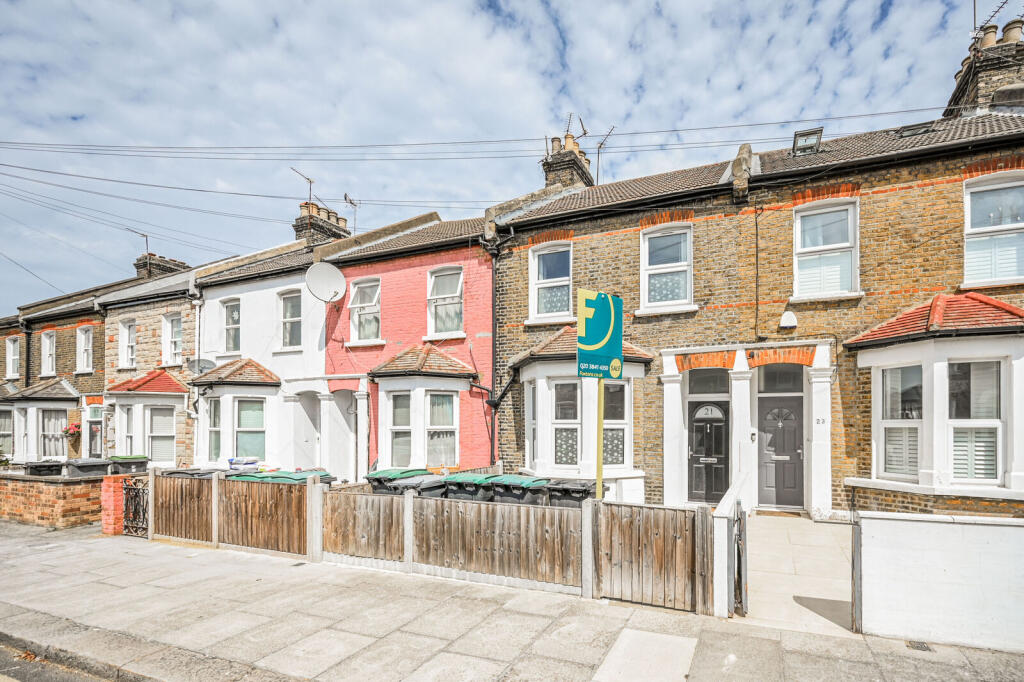 4 bed Detached for rent in London. From Foxtons - Wood Green