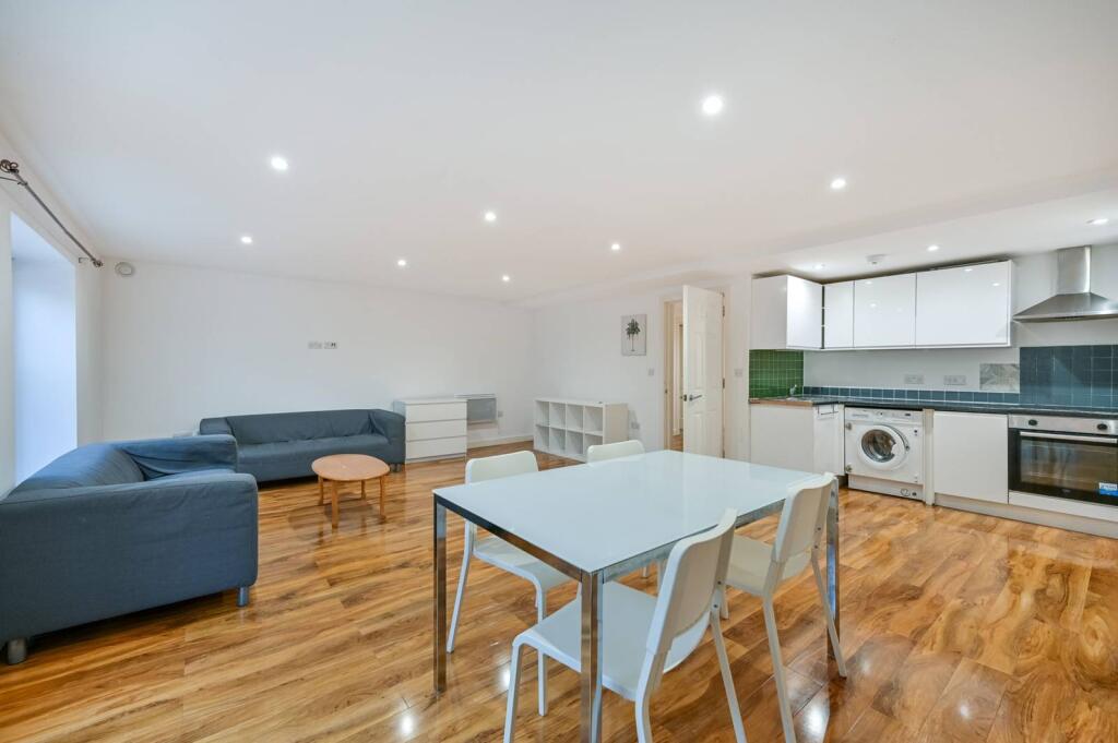 2 bed 1st Floor Flat for rent in Hounslow. From Foxtons - Hounslow