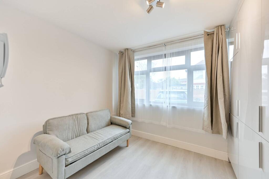 0 bed Studio for rent in Hounslow. From Foxtons - Hounslow