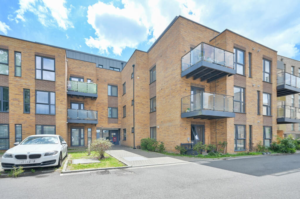 1 bed 1st Floor Flat for rent in Hounslow. From Foxtons - Hounslow