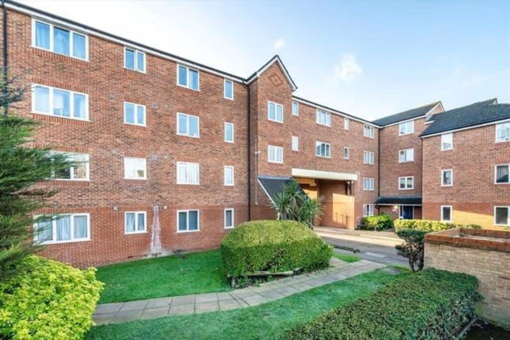 4 bed Studio for rent in Hounslow. From Foxtons - Hounslow