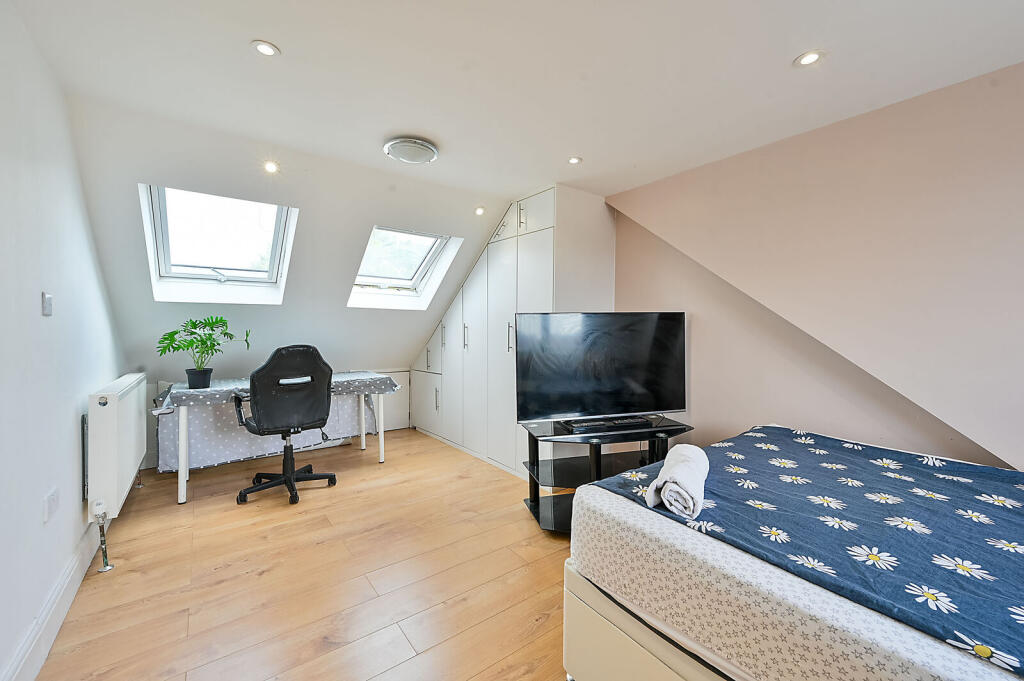 4 bed Studio for rent in Hounslow. From Foxtons - Hounslow 4 bed Studio for rent in Hounslow. From Foxtons - Hounslow