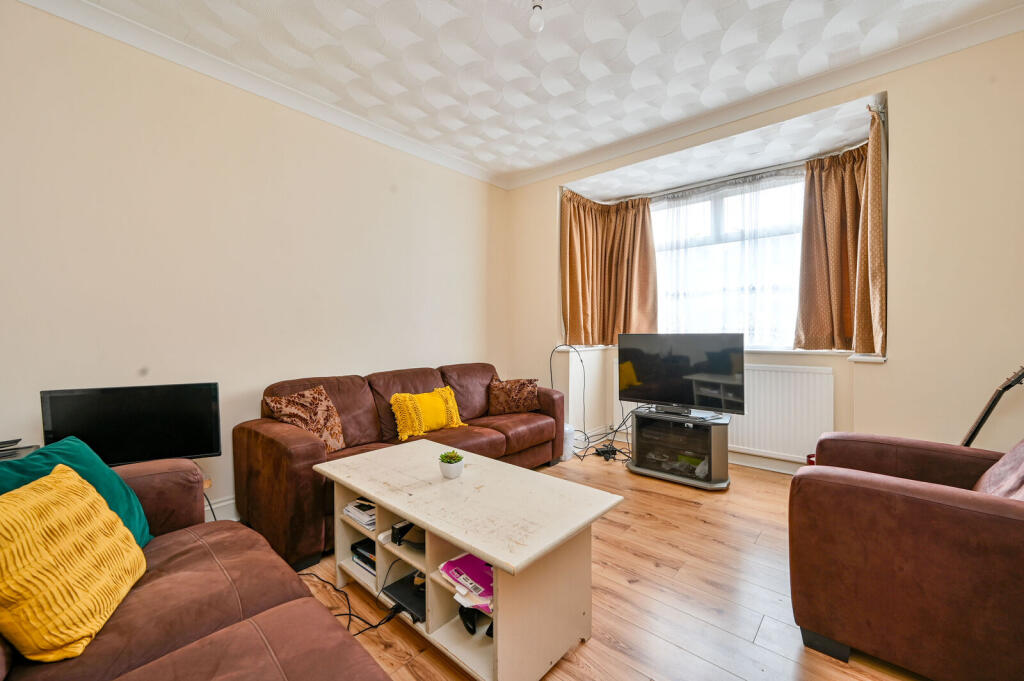 3 bed Semi Detached for rent in Hounslow. From Foxtons - Hounslow 3 bed Semi Detached for rent in Hounslow. From Foxtons - Hounslow