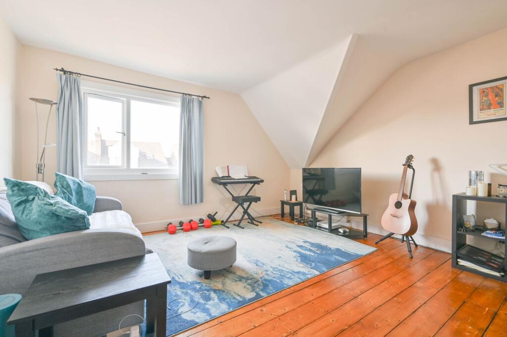 2 bed 1st Floor Flat for rent in London. From Foxtons - Balham