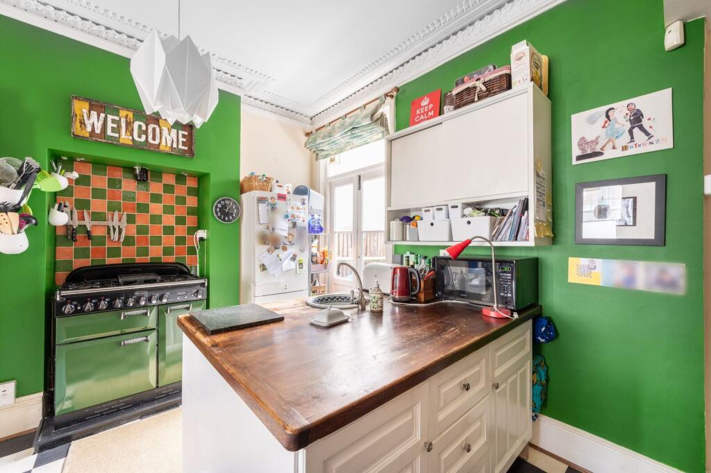 1 bed 1st Floor Flat for rent in Clapham. From Foxtons - Balham