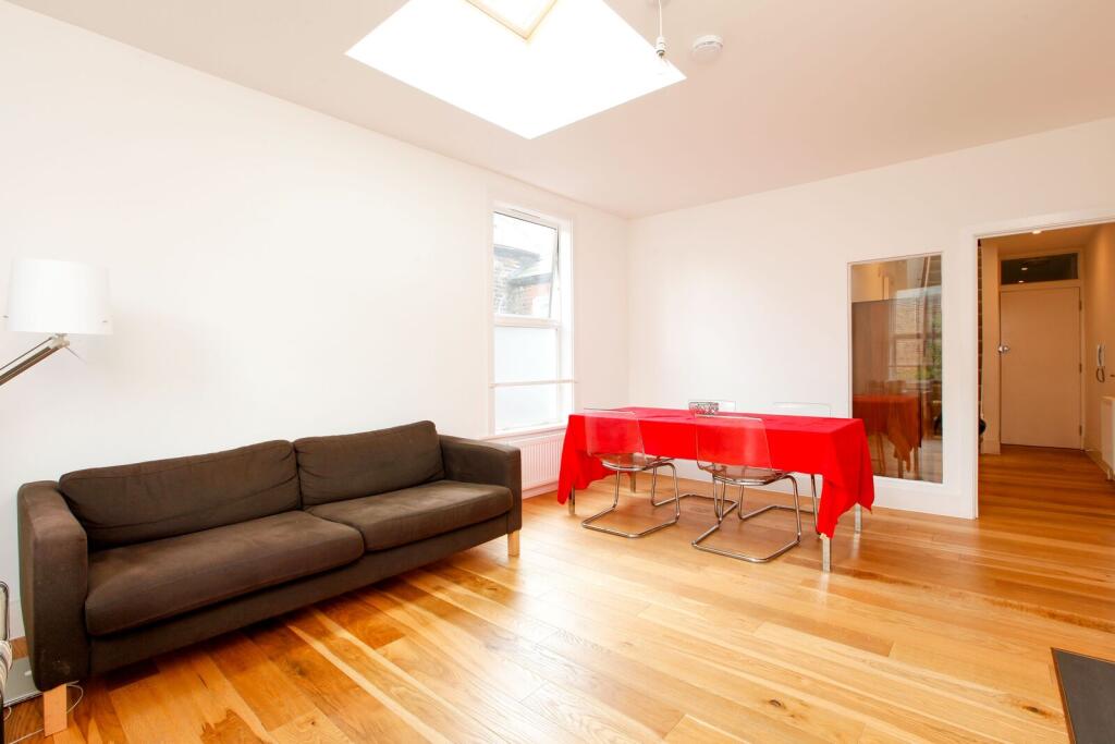 3 bed 1st Floor Flat for rent in London. From Foxtons - Balham