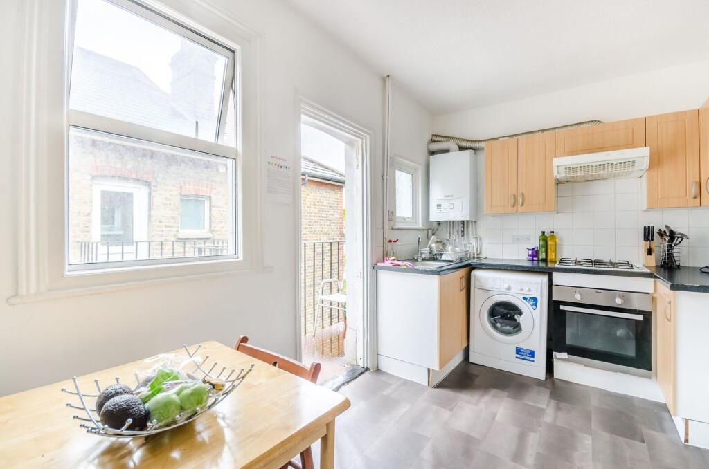 3 bed Annexe for rent in Streatham. From Foxtons - Balham