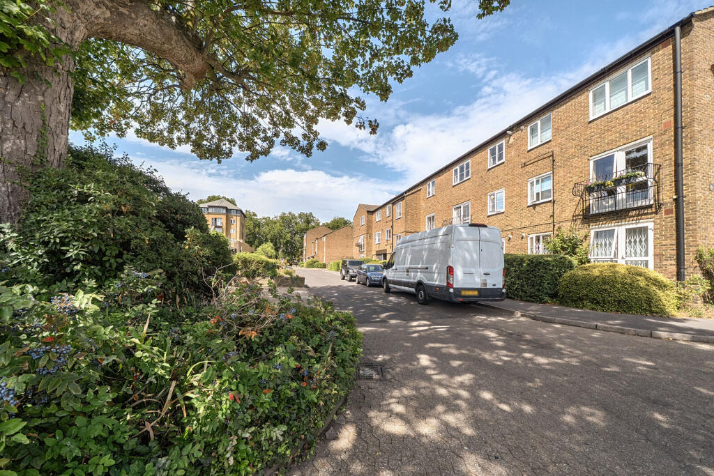 3 bed Mid Terraced House for rent in Clapham. From Foxtons - Balham