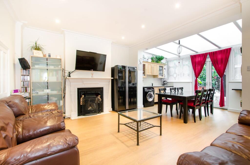 4 bed Detached for rent in London. From Foxtons - Balham