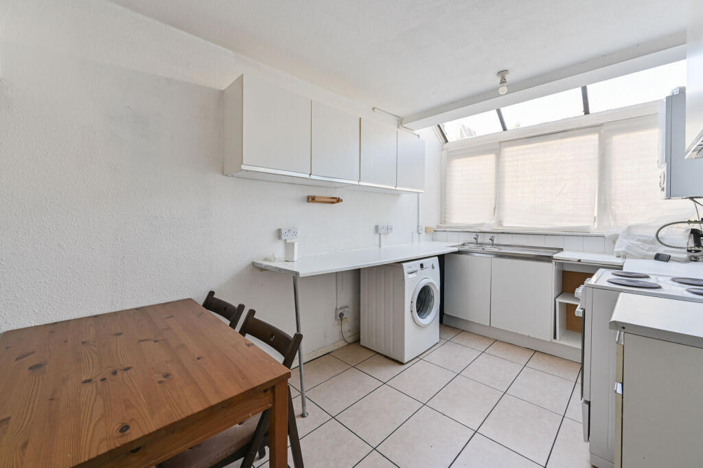 4 bed Detached for rent in London. From Foxtons - Balham