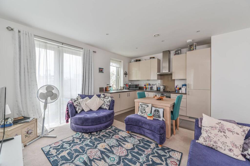 1 bed 1st Floor Flat for rent in London. From Foxtons - Battersea