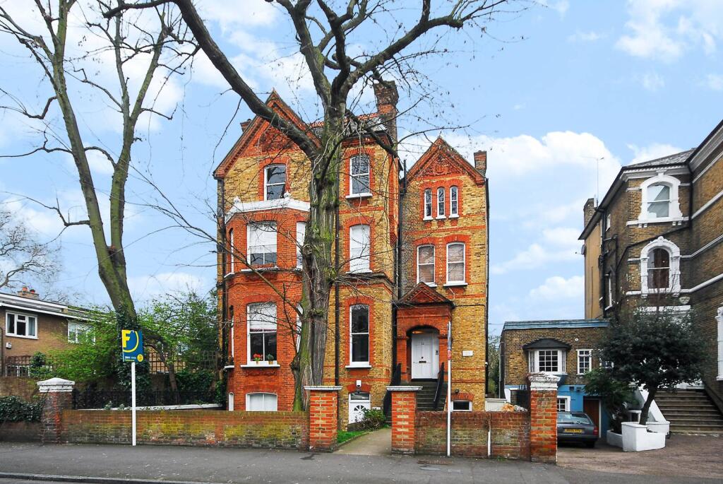 1 bed 1st Floor Flat for rent in London. From Foxtons - Battersea