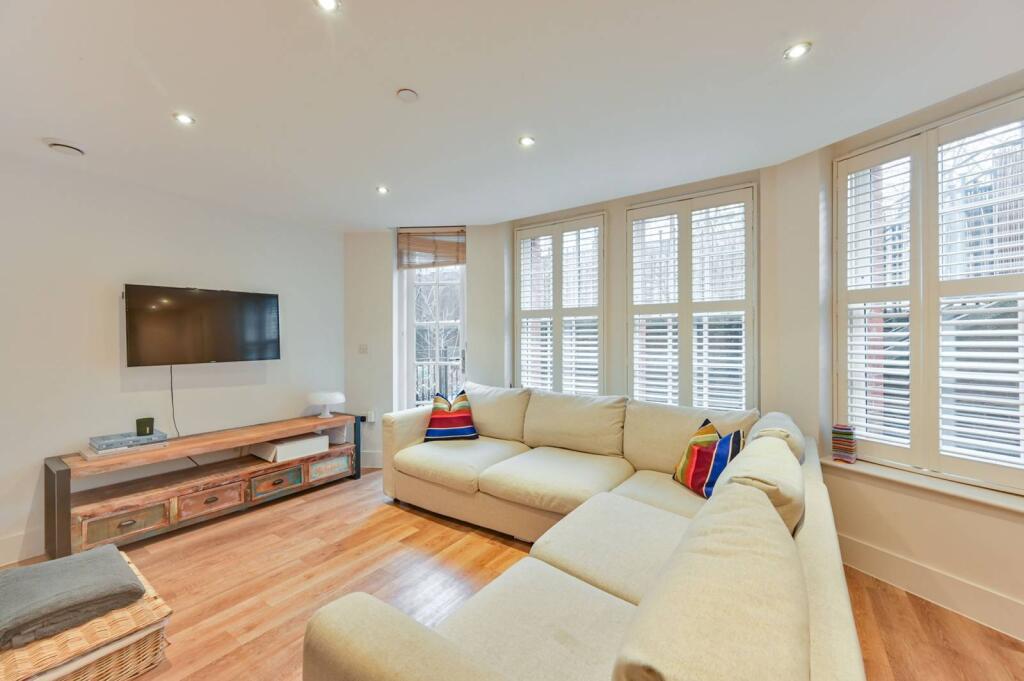 1 bed 1st Floor Flat for rent in London. From Foxtons - Battersea