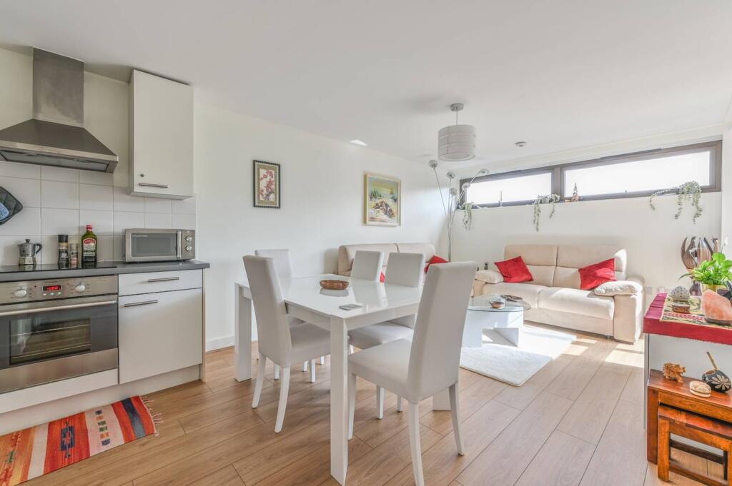 1 bed 1st Floor Flat for rent in London. From Foxtons - Battersea