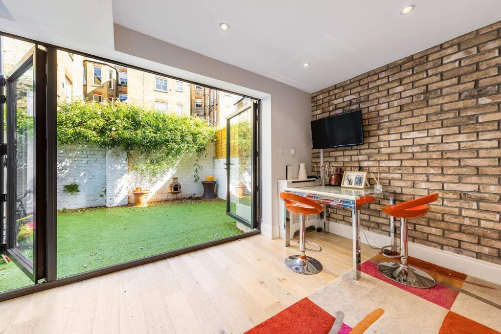 2 bed 1st Floor Flat for rent in London. From Foxtons - Battersea