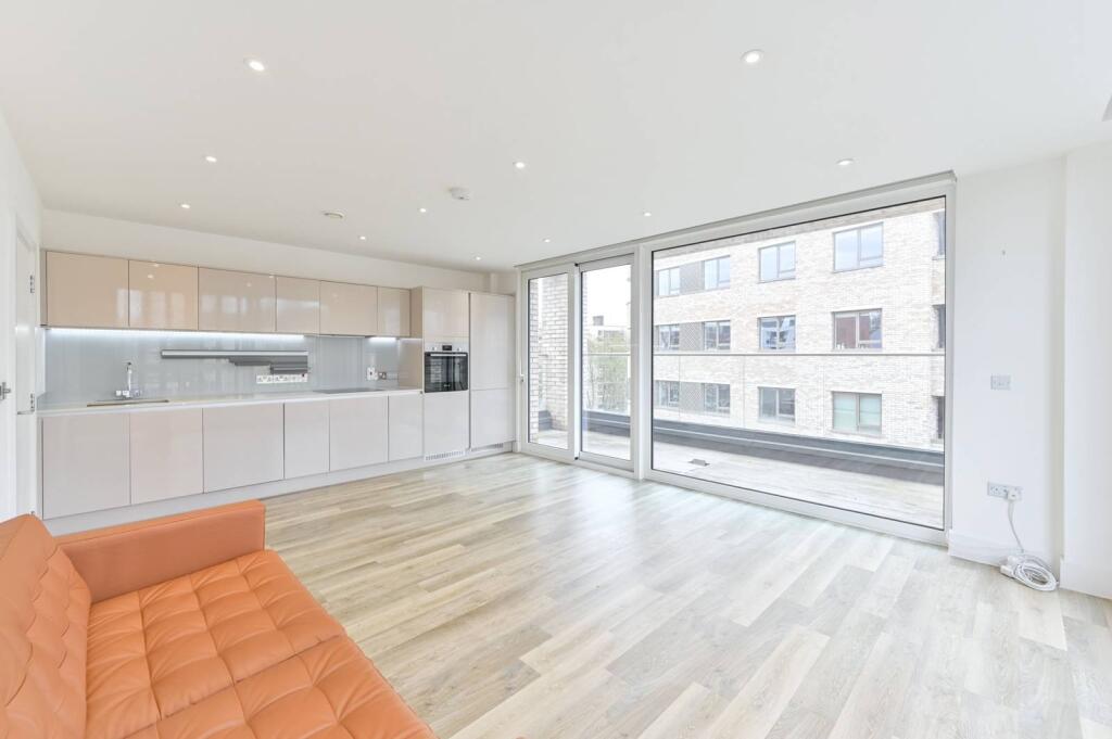 2 bed 1st Floor Flat for rent in London. From Foxtons - Battersea