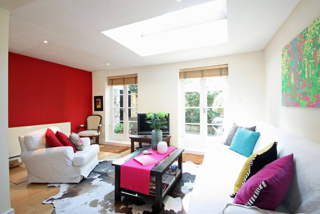 2 bed 1st Floor Flat for rent in London. From Foxtons - Battersea