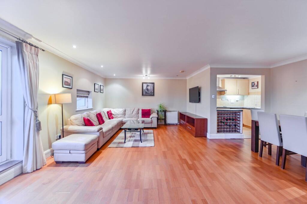 2 bed 1st Floor Flat for rent in London. From Foxtons - Battersea