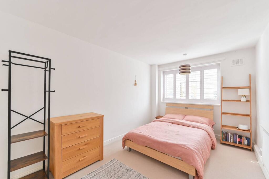 1 bed 1st Floor Flat for rent in London. From Foxtons - Battersea