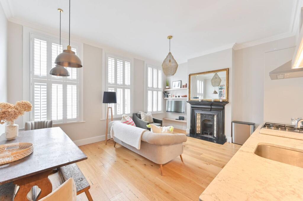 2 bed 1st Floor Flat for rent in London. From Foxtons - Battersea