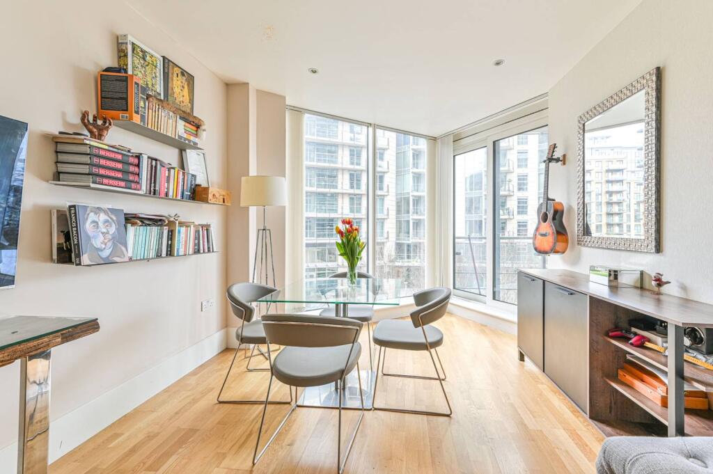 1 bed 1st Floor Flat for rent in London. From Foxtons - Battersea