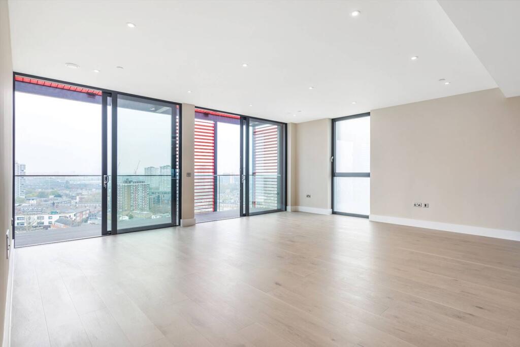 2 bed 1st Floor Flat for rent in London. From Foxtons - Battersea