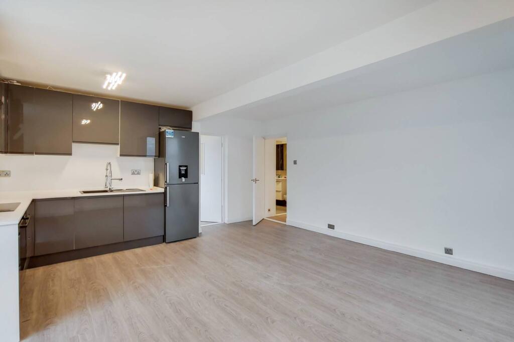 2 bed 1st Floor Flat for rent in London. From Foxtons - Battersea