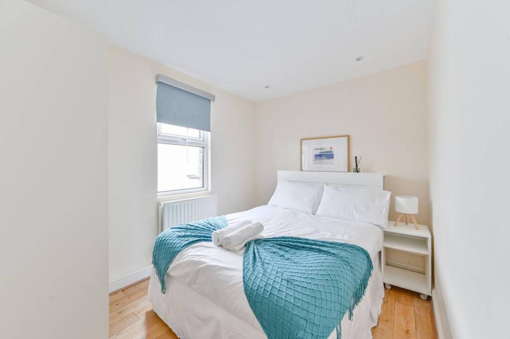 2 bed 1st Floor Flat for rent in London. From Foxtons - Battersea