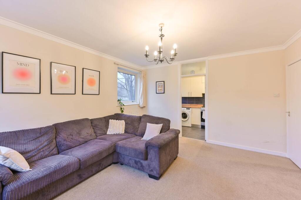 2 bed 1st Floor Flat for rent in London. From Foxtons - Battersea