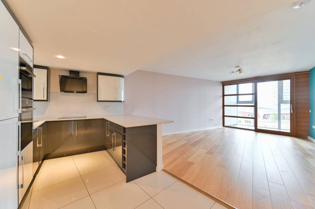 1 bed 1st Floor Flat for rent in London. From Foxtons - Battersea