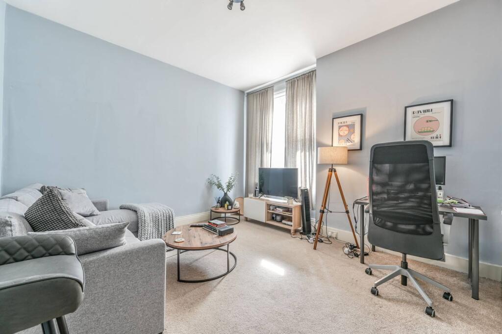 1 bed 1st Floor Flat for rent in Battersea. From Foxtons - Battersea