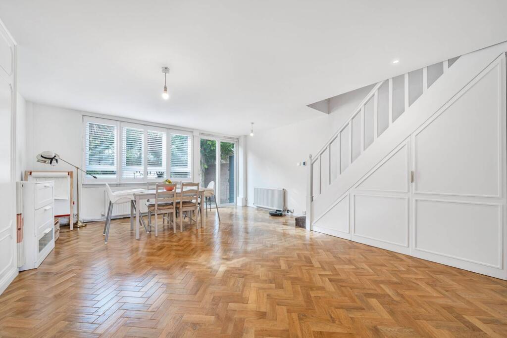 3 bed 1st Floor Flat for rent in London. From Foxtons - Battersea