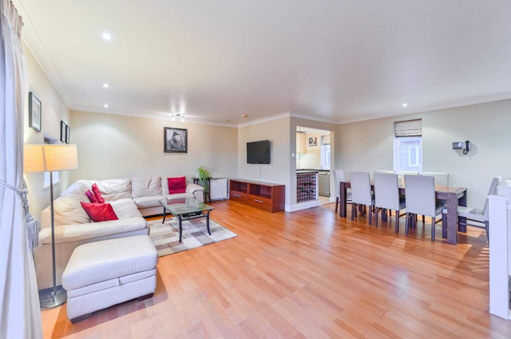 2 bed 1st Floor Flat for rent in London. From Foxtons - Battersea