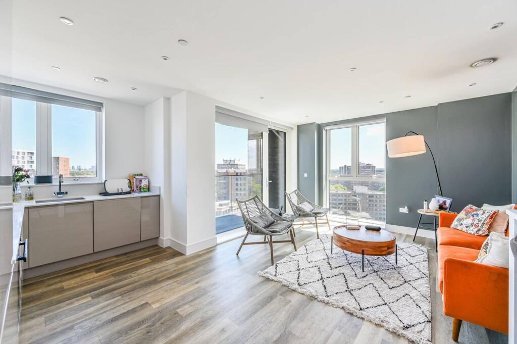 2 bed 1st Floor Flat for rent in Battersea. From Foxtons - Battersea