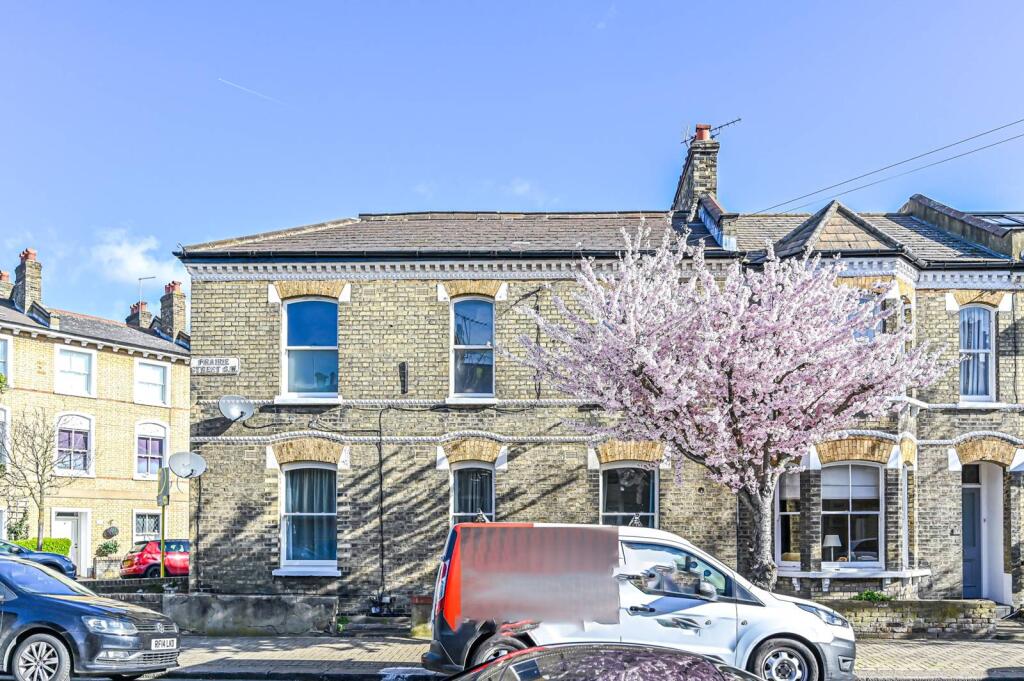 2 bed 1st Floor Flat for rent in Battersea. From Foxtons - Battersea