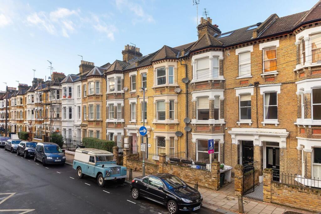 2 bed 1st Floor Flat for rent in Battersea. From Foxtons - Battersea