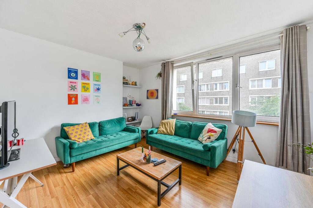 3 bed 1st Floor Flat for rent in Battersea. From Foxtons - Battersea
