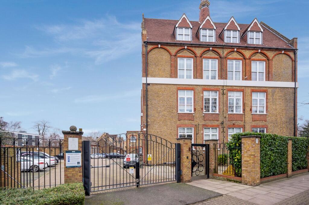 3 bed 1st Floor Flat for rent in Battersea. From Foxtons - Battersea