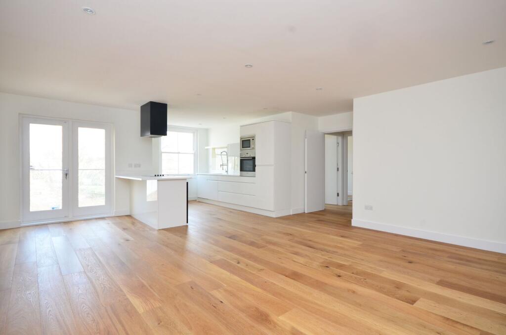 2 bed 1st Floor Flat for rent in Clapham. From Foxtons - Battersea