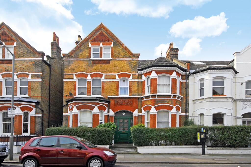 2 bed 1st Floor Flat for rent in London. From Foxtons - Battersea