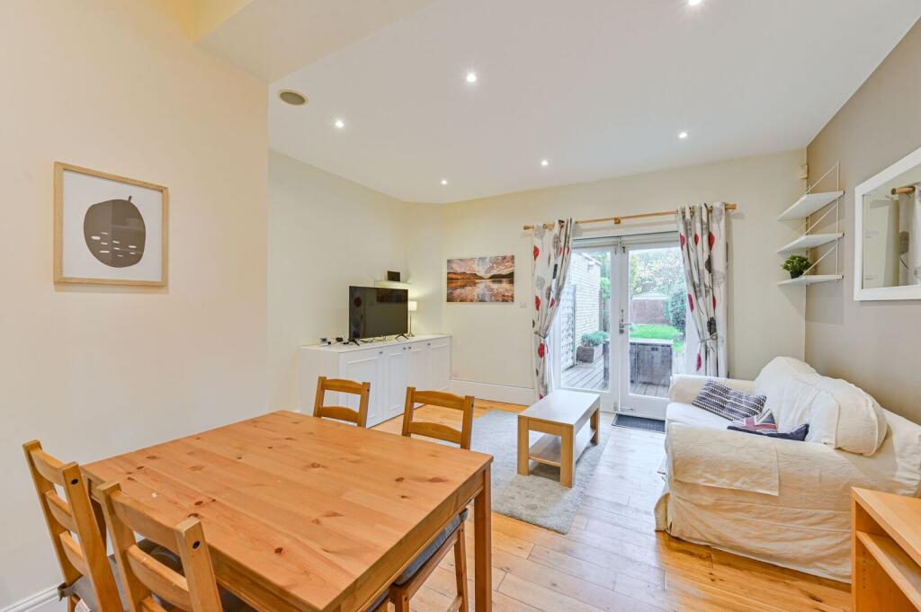 1 bed 1st Floor Flat for rent in London. From Foxtons - Battersea