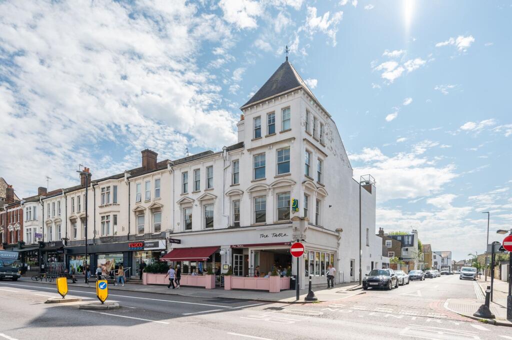 2 bed 1st Floor Flat for rent in London. From Foxtons - Battersea