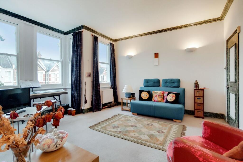 2 bed 1st Floor Flat for rent in Battersea. From Foxtons - Battersea