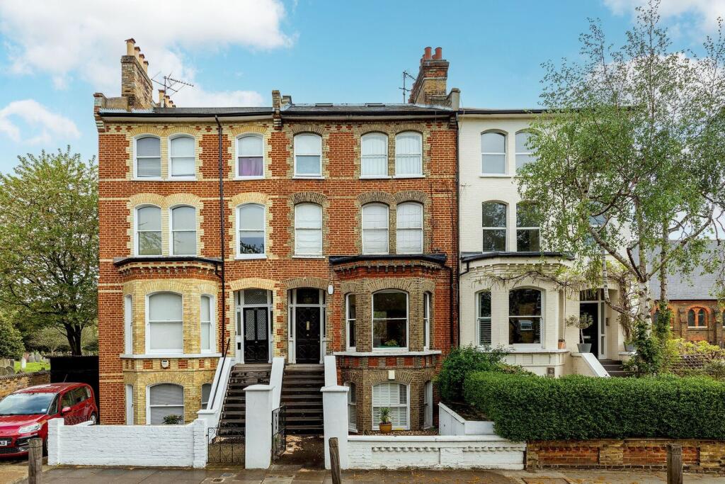 2 bed 1st Floor Flat for rent in Battersea. From Foxtons - Battersea