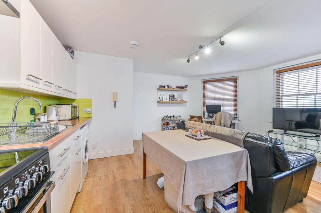 1 bed 1st Floor Flat for rent in Clapham. From Foxtons - Battersea