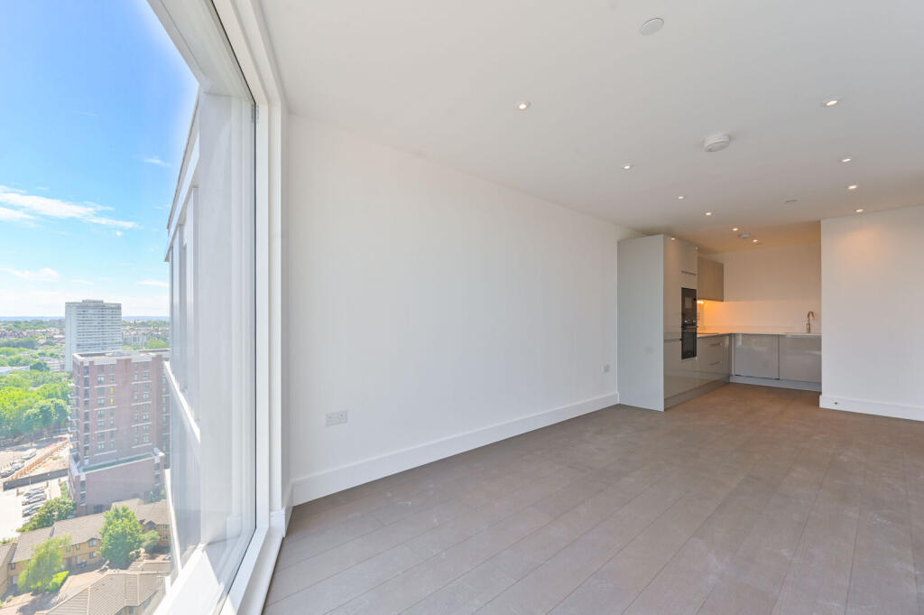 1 bed 1st Floor Flat for rent in London. From Foxtons - Battersea