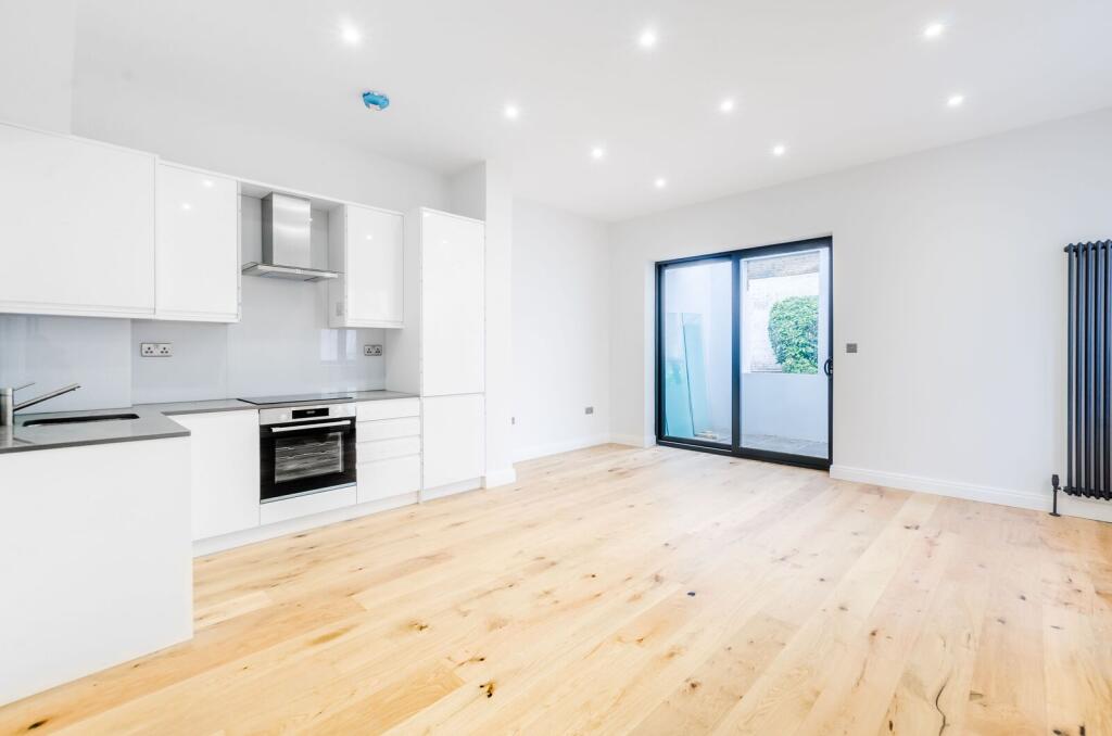 4 bed Studio for rent in Battersea. From Foxtons - Battersea