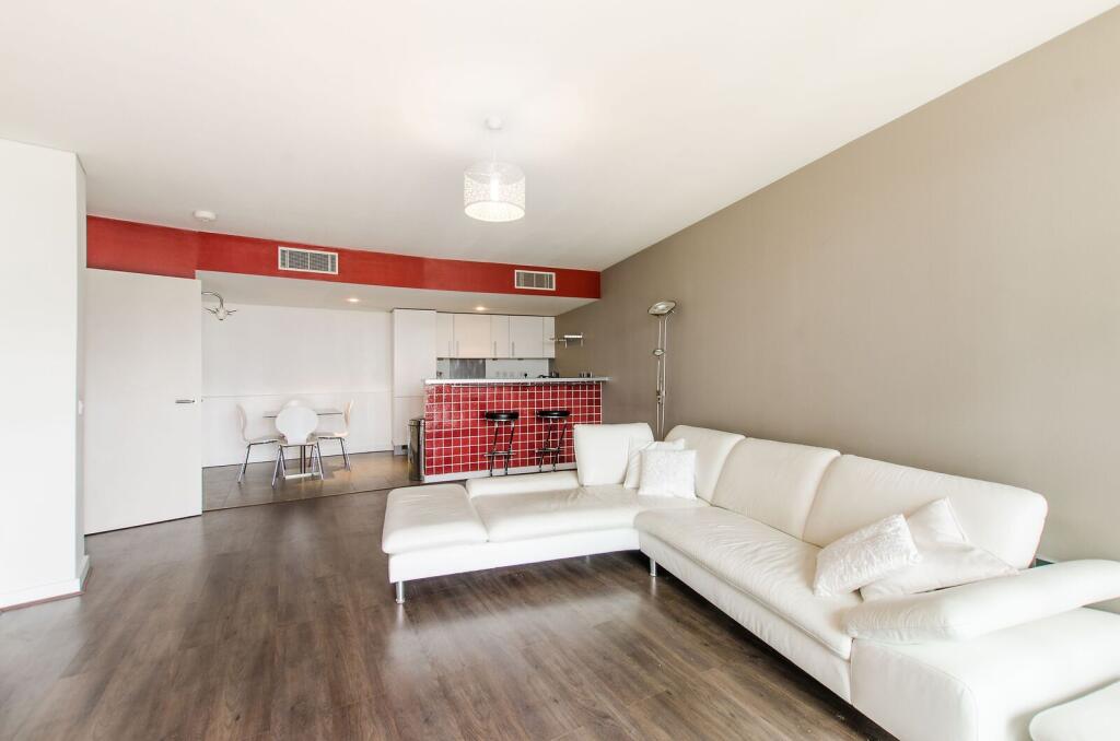 1 bed 1st Floor Flat for rent in London. From Foxtons - Battersea